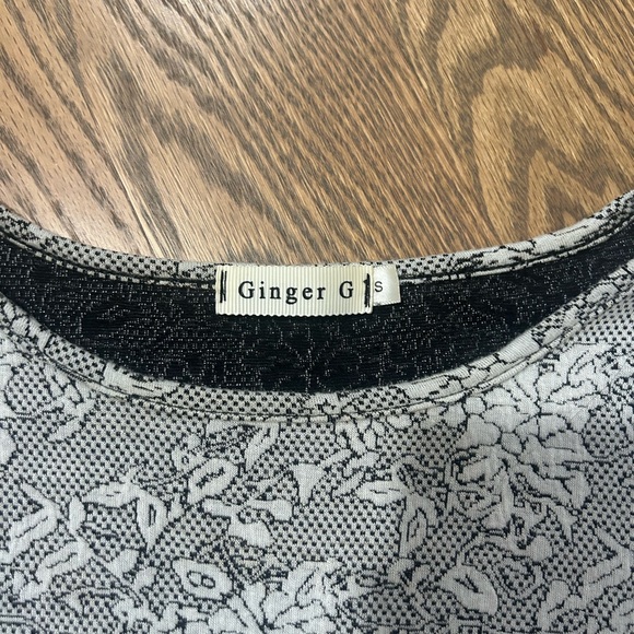 ginger s brand
size small
cute body con dress long sleeve - Picture 2 of 2